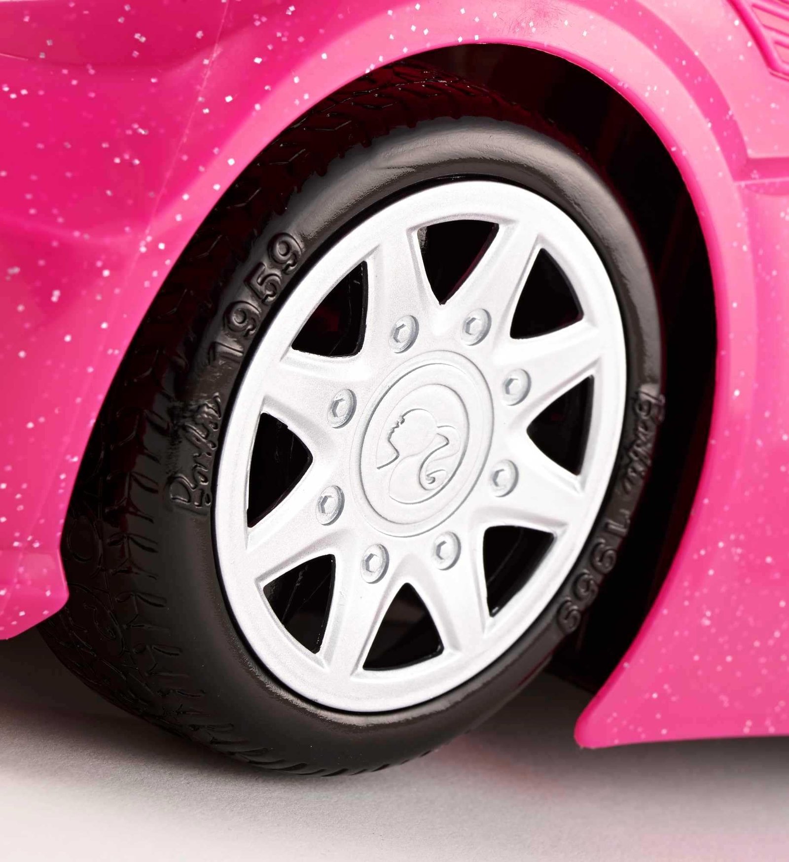 Barbie Playset with Sparkly Pink 2-Seater Toy Convertible Car Featuring Glam Details & Fashion Doll in Sundress & Sunglasses (Amazon Exclusive) - Image 4