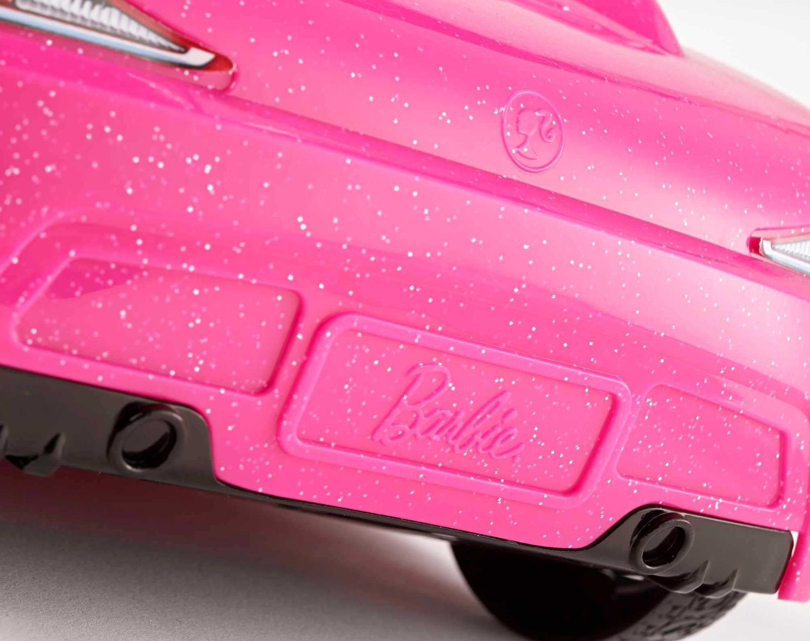 Barbie Playset with Sparkly Pink 2-Seater Toy Convertible Car Featuring Glam Details & Fashion Doll in Sundress & Sunglasses (Amazon Exclusive) - Image 5