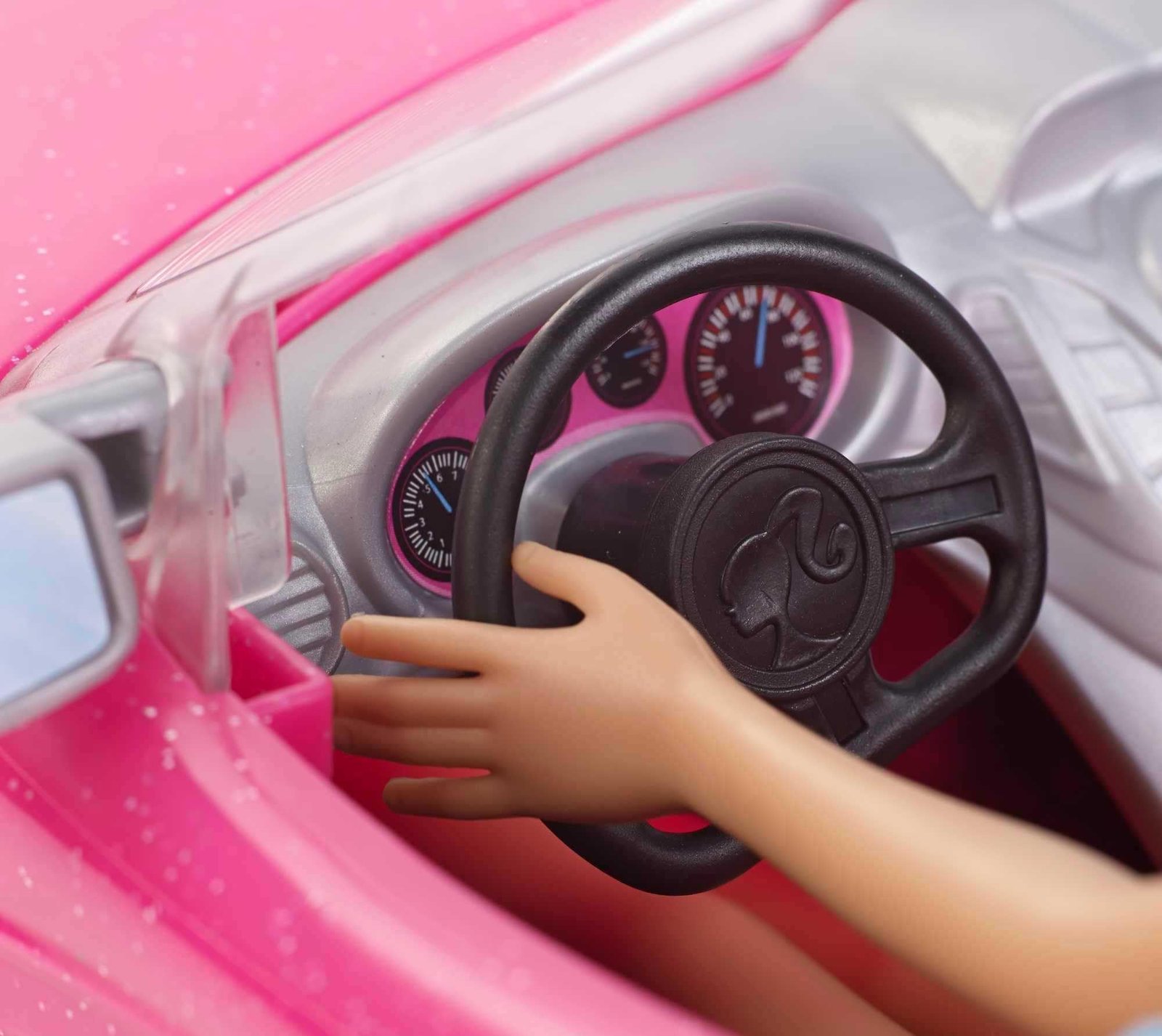 Barbie Playset with Sparkly Pink 2-Seater Toy Convertible Car Featuring Glam Details & Fashion Doll in Sundress & Sunglasses (Amazon Exclusive) - Image 3