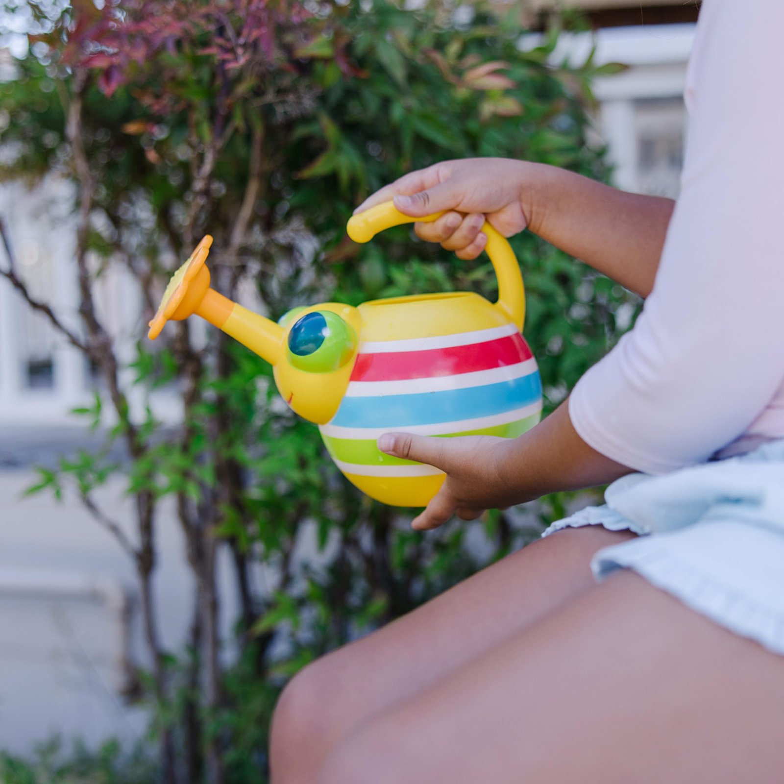 Melissa & Doug Sunny Patch Giddy Buggy Watering Can with Flower-Shaped Spout - Image 7